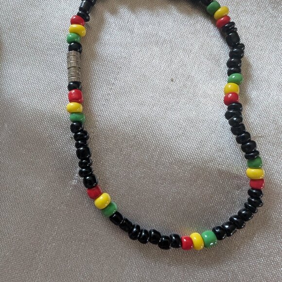 Vintage shiny black necklace/beaded earrings/bracelet - Picture 4 of 8